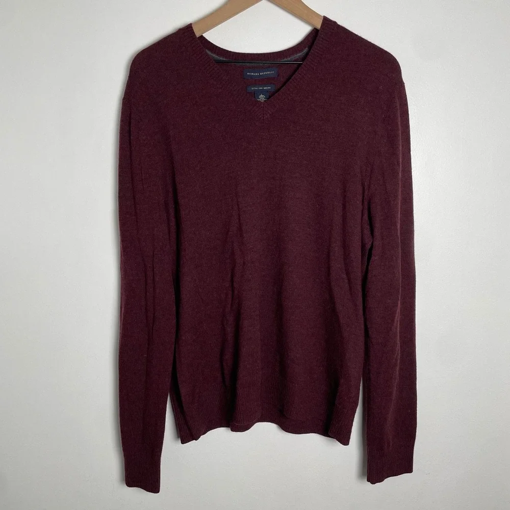 Banana Republic V Neck Sweater Mens Large Burgundy Extra Fine Merino Wool